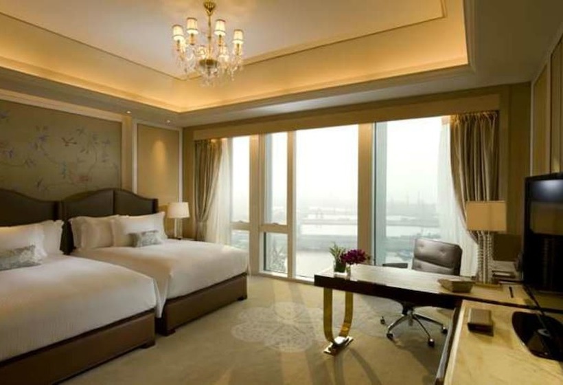 חדר דלוקס, Conrad Dalian