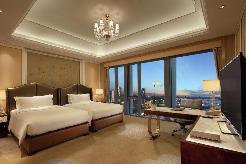 חדר אקזקיוטיב, Conrad Dalian