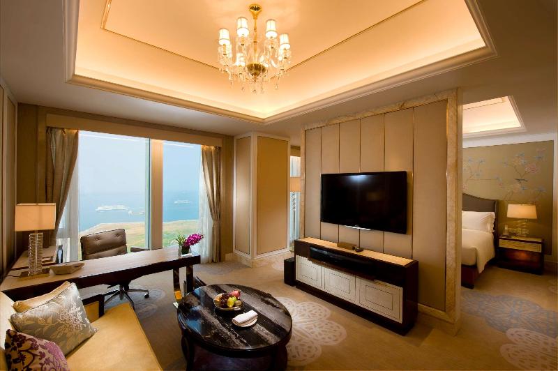 סוויטה עם נוף, Conrad Dalian