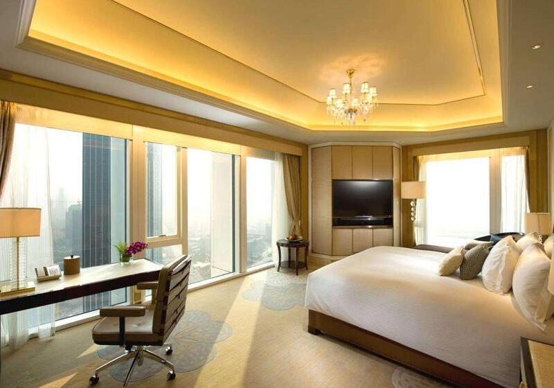 חדר דלוקס, Conrad Dalian