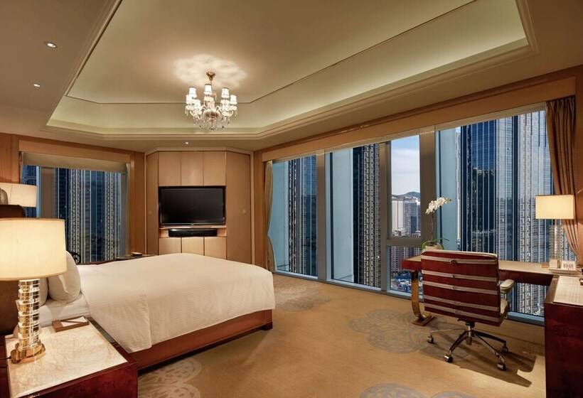 חדר דלוקס, Conrad Dalian