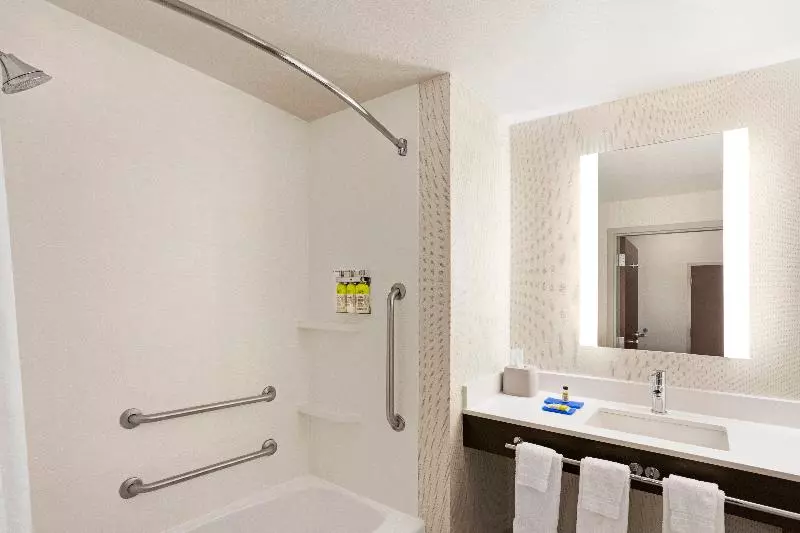 身障者適用スイートルーム, Holiday Inn Express Hotel & Suites Durant, An Ihg