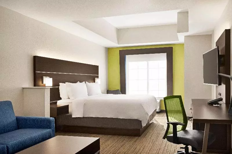 キングサイズベッドのスイートルーム, Holiday Inn Express Hotel & Suites Durant, An Ihg