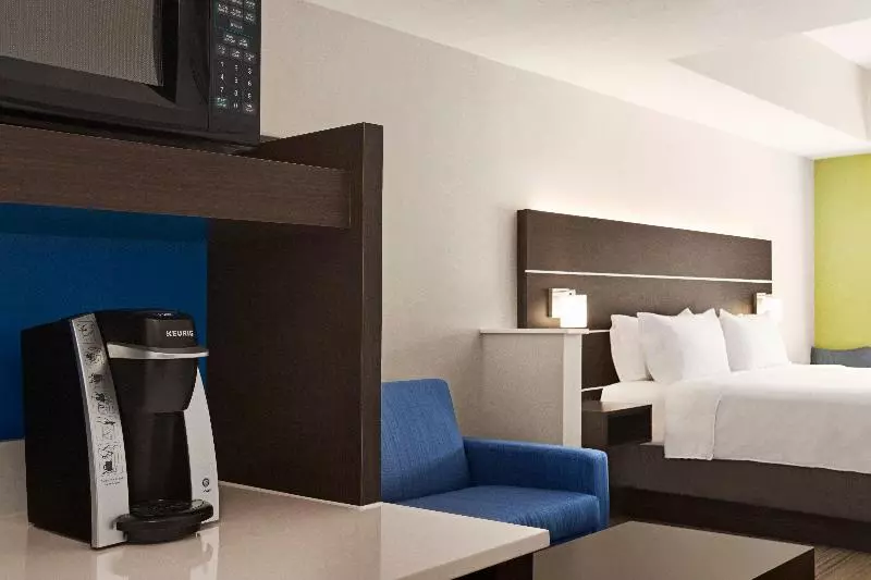 キングサイズベッドのスイートルーム, Holiday Inn Express Hotel & Suites Durant, An Ihg