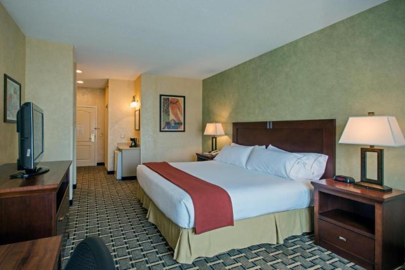 Люкс Кровать Кинг, Holiday Inn Express Hotel & Suites Youngstown North Warren/niles, An Ihg
