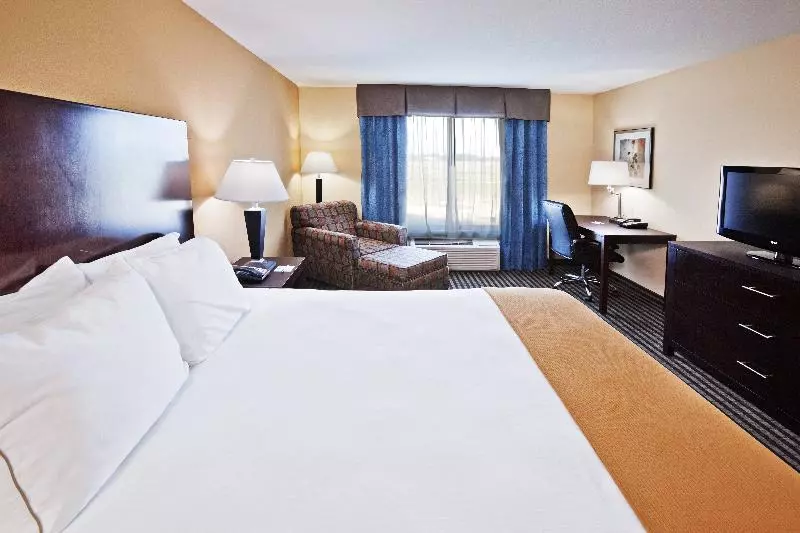 キングサイズベッドのスタンダードルーム, Holiday Inn Express Hotel & Suites Okmulgee By Ihg