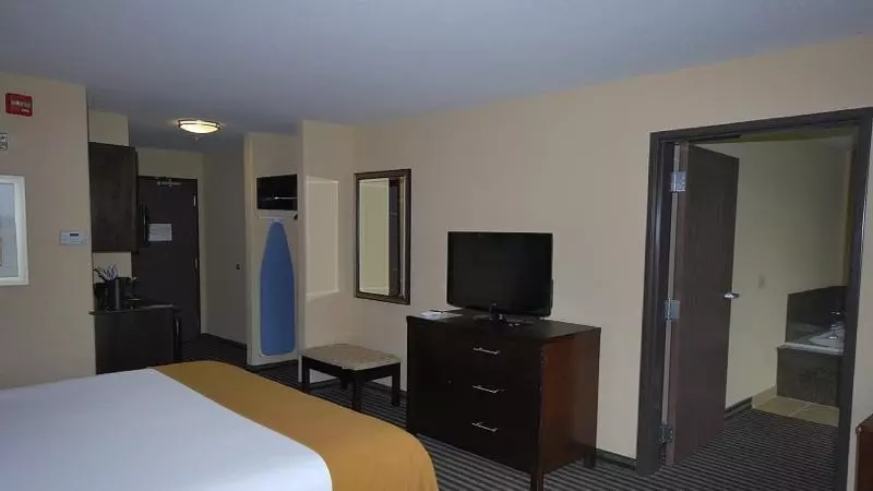 スイート, Holiday Inn Express Hotel & Suites Okmulgee By Ihg