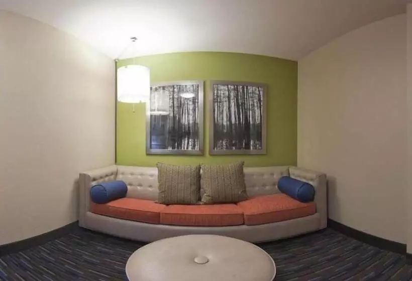 スイート, Holiday Inn Express Fulton, An Ihg