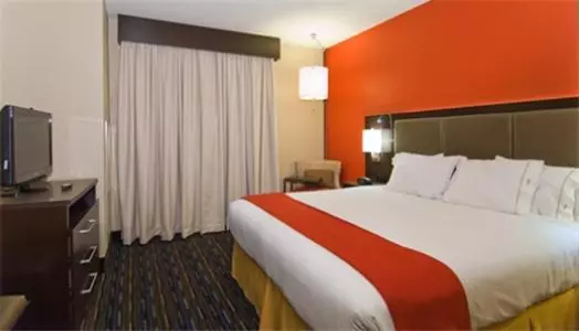 身障者適用キングサイズベッドルーム, Holiday Inn Express Fulton, An Ihg