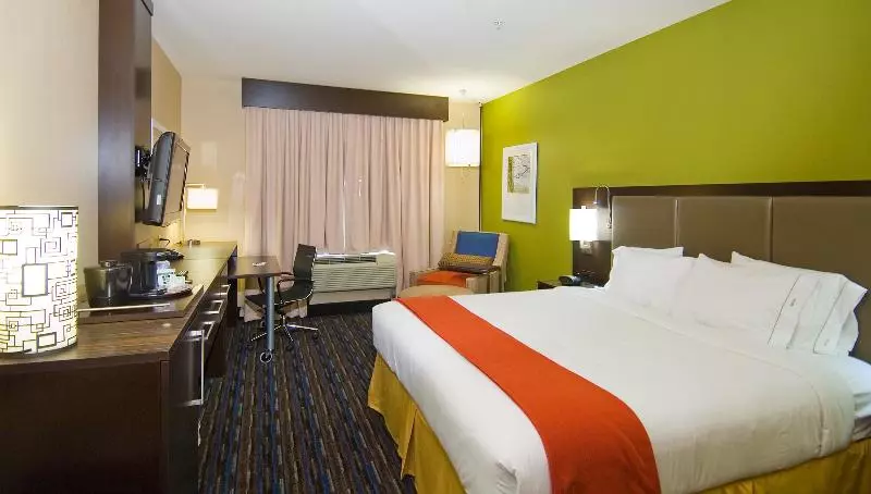 キングサイズベッドのスタンダードルーム, Holiday Inn Express Fulton, An Ihg