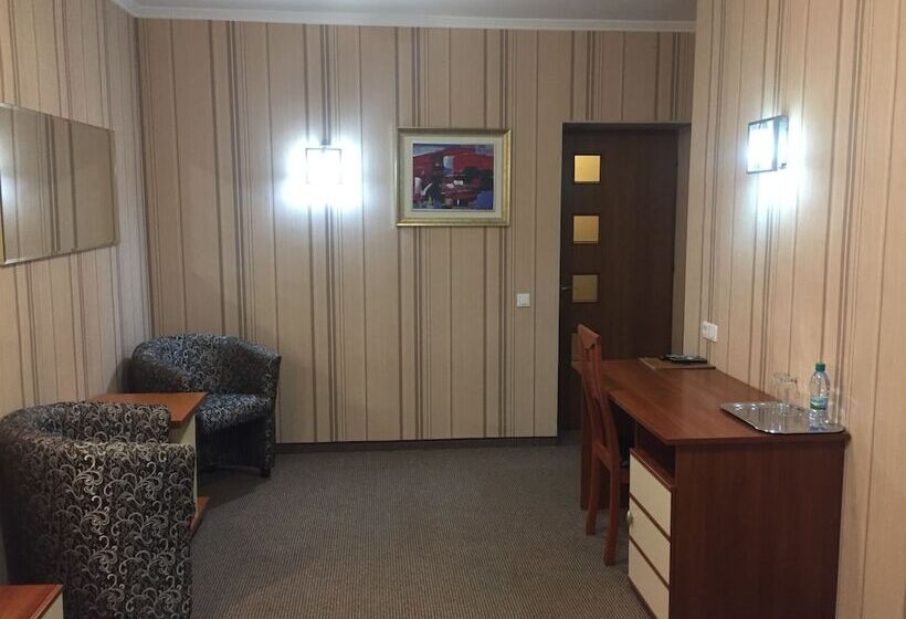 Junior Suite, Komilfo