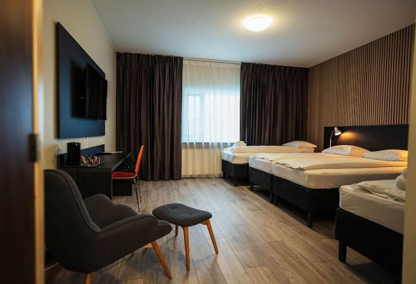 اتاق استاندارد چهار تخته, Konvin Hotel By Reykjavik Keflavik Airport