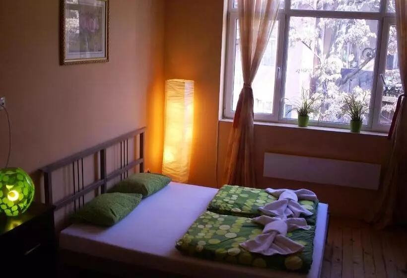 Standard-huone Jaettu Kylpyhuone, Elegance On A Budget Rooms For Rent In Sofia Center