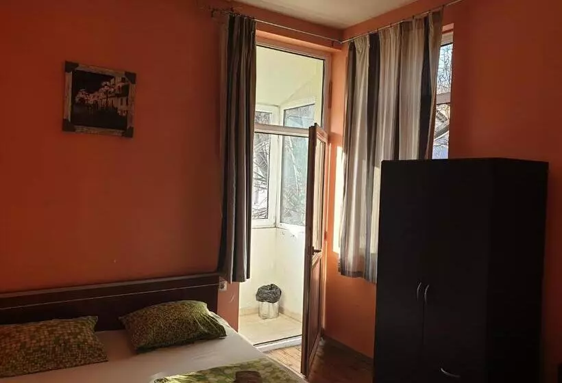 Standard-huone Jaettu Kylpyhuone, Elegance On A Budget Rooms For Rent In Sofia Center
