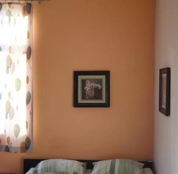 Standard-huone Jaettu Kylpyhuone, Elegance On A Budget Rooms For Rent In Sofia Center