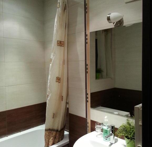 Standard-huone Jaettu Kylpyhuone, Elegance On A Budget   Rooms For Rent In Sofia Center