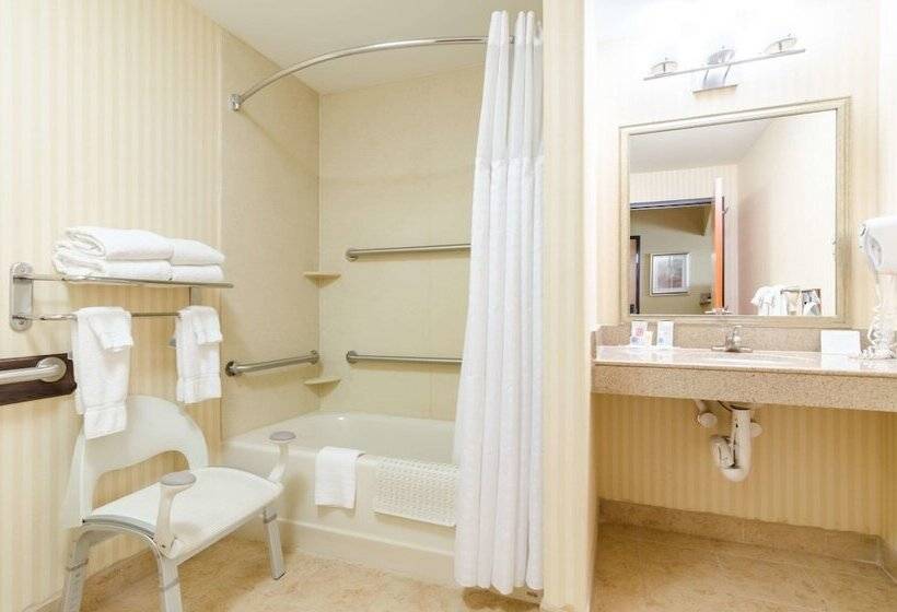 Люкс, Comfort Suites Salina South