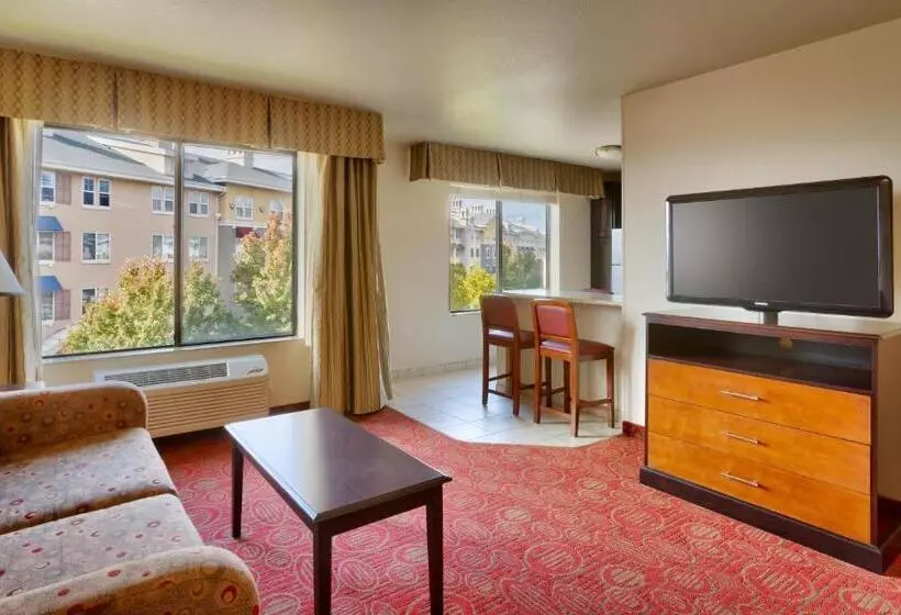 スーペリアースイート, Holiday Inn Express & Suites Orem North Provo