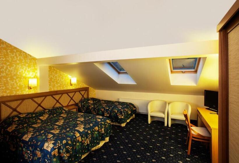 اتاق استاندارد سه نفره, Park Villa