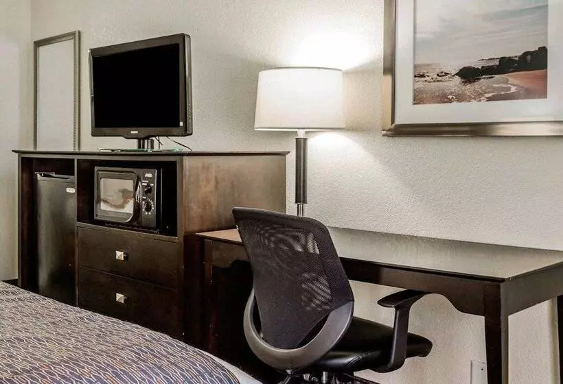 ２ダブルベッドのスタンダードルーム, Quality Inn Mt Pleasant   Charleston