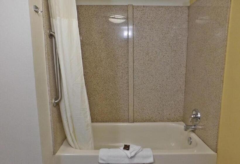 スタンダードスタジオ, Wingate By Wyndham Bowling Green