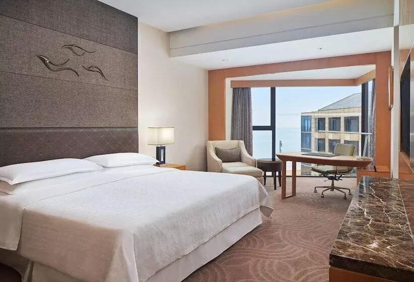 オーシャンビューのプレミアムルーム。, Sheraton Yantai Golden Beach Resort
