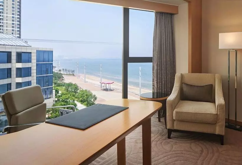 オーシャンビューのプレミアムルーム。, Sheraton Yantai Golden Beach Resort