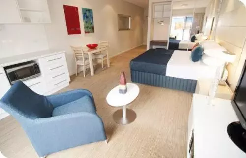 スタンダードスタジオ, Broadwater Mariner Resort