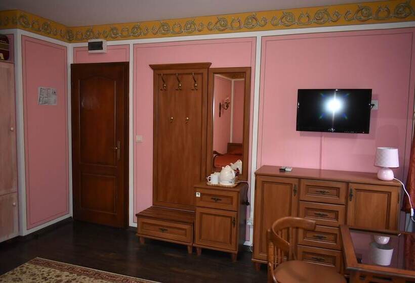 اتاق استاندارد, Family Hotel At Renaissance Square