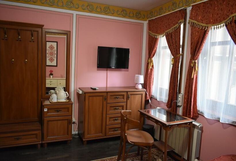 اتاق استاندارد, Family Hotel At Renaissance Square