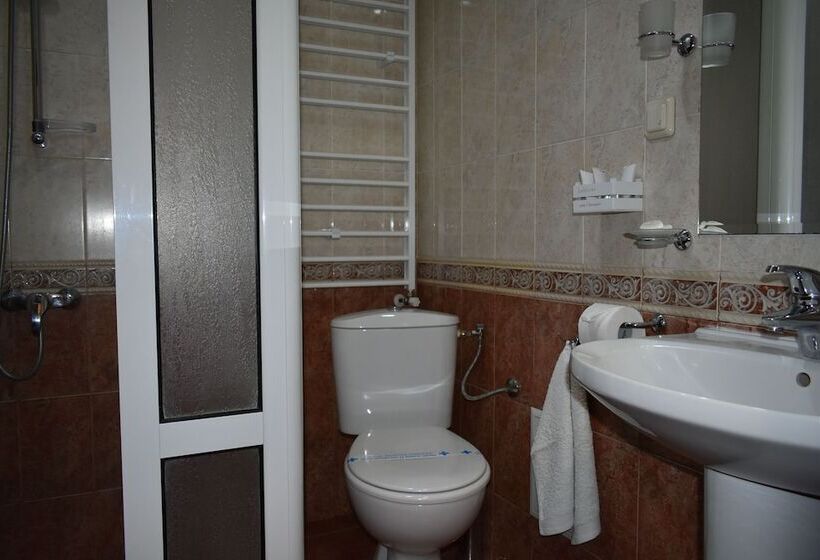 اتاق استاندارد, Family Hotel At Renaissance Square