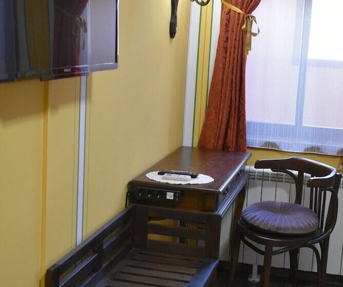 اتاق استاندارد, Family Hotel At Renaissance Square