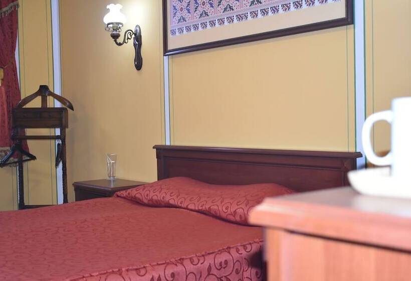 اتاق استاندارد, Family Hotel At Renaissance Square