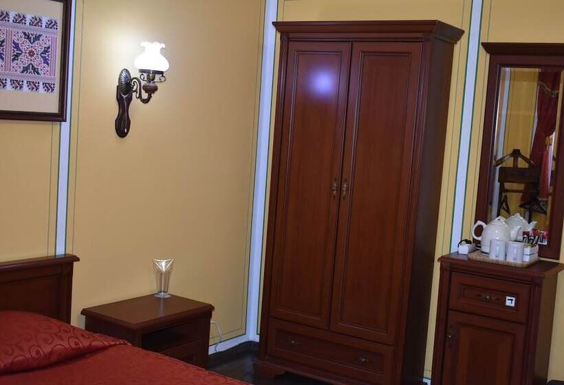 스탠다드 룸, Family Hotel At Renaissance Square