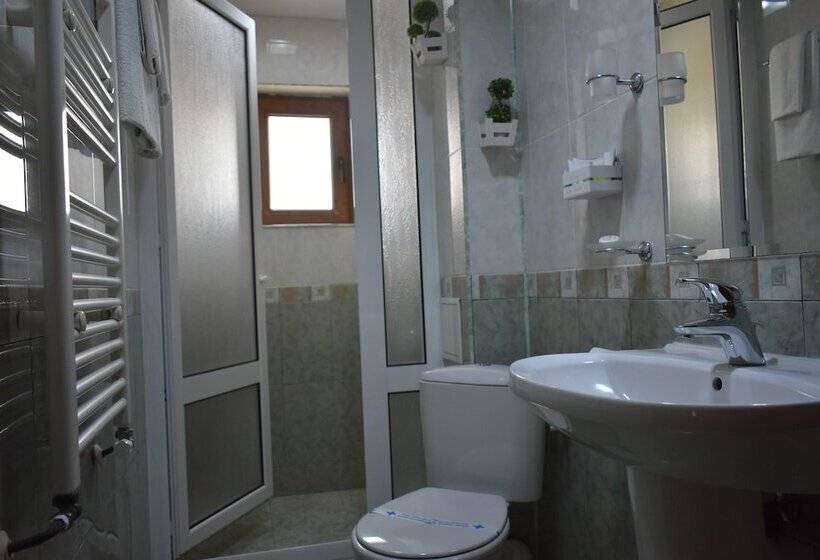 اتاق استاندارد, Family Hotel At Renaissance Square