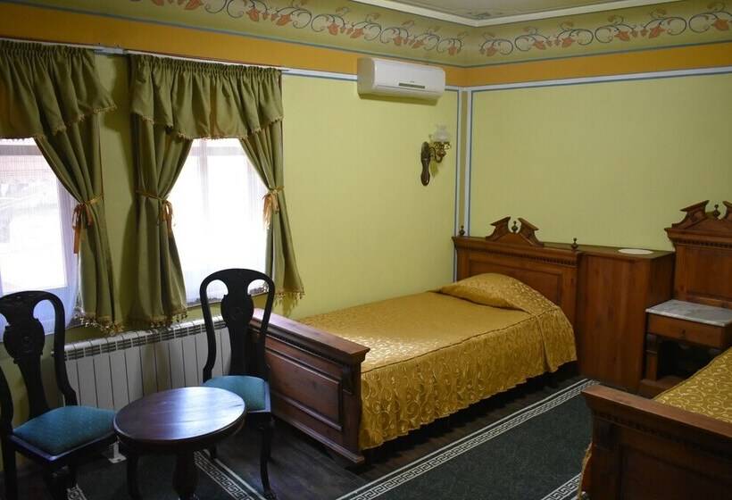 اتاق استاندارد, Family Hotel At Renaissance Square