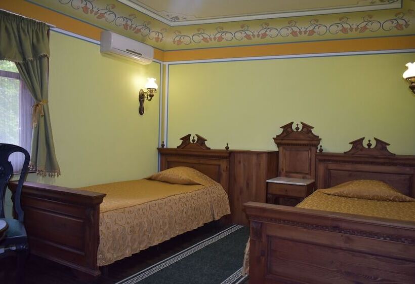 اتاق استاندارد, Family Hotel At Renaissance Square