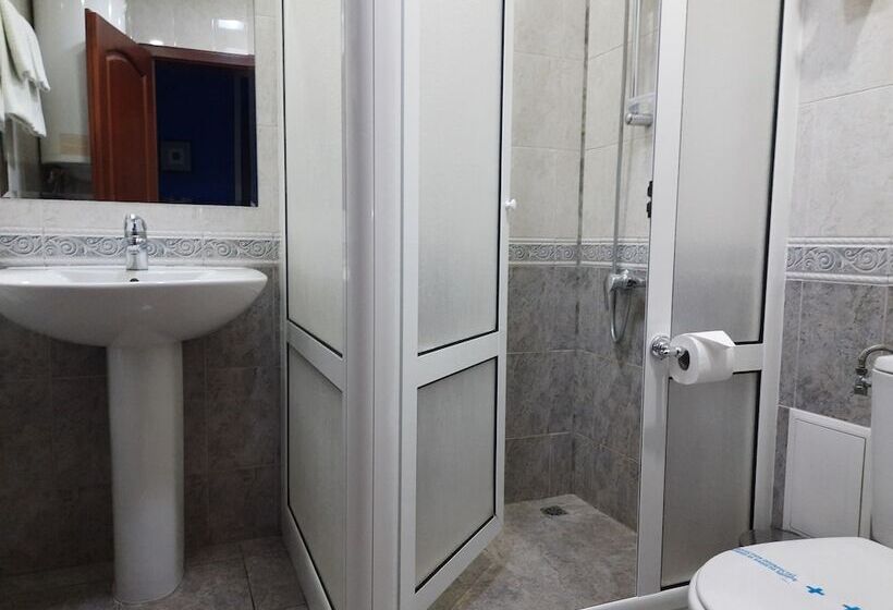 اتاق استاندارد, Family Hotel At Renaissance Square