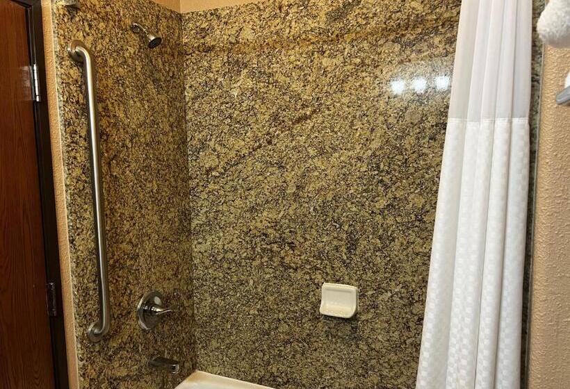 Люкс Кровать Кинг, Baymont By Wyndham Cuero