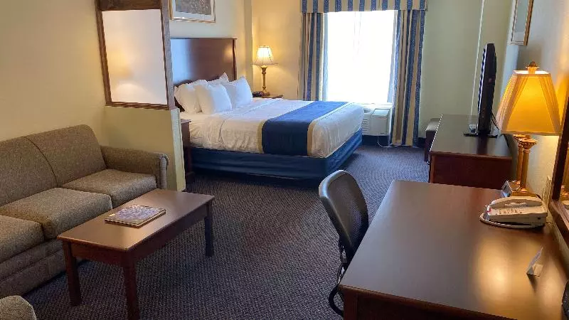 キングサイズベッドのスイートルーム, Best Western Plus Crossroads Inn & Suites