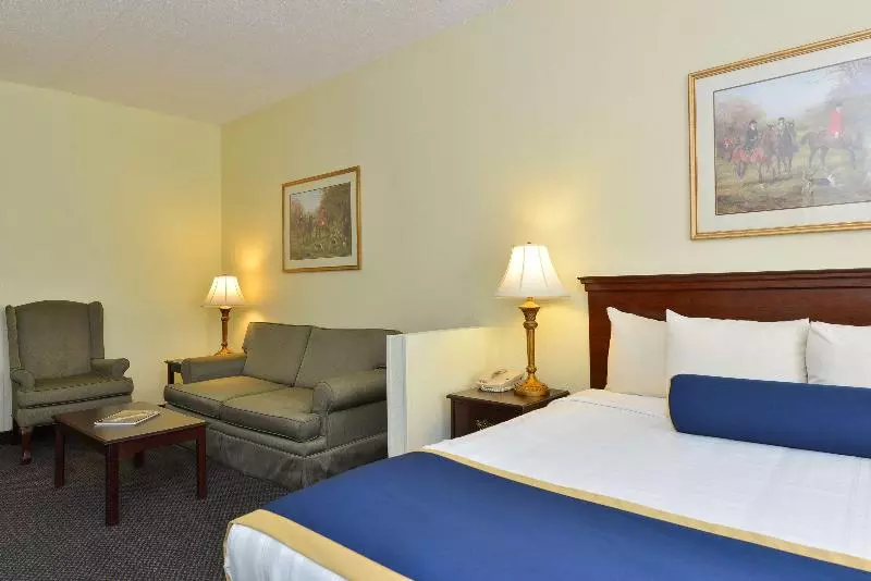キングサイズベッドのスイートルーム, Best Western Plus Crossroads Inn & Suites