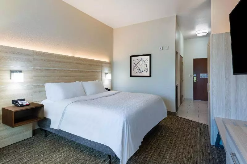 キングサイズベッドのスタンダードルーム, Holiday Inn Express Hotel & Suites Lewisburg, An Ihg