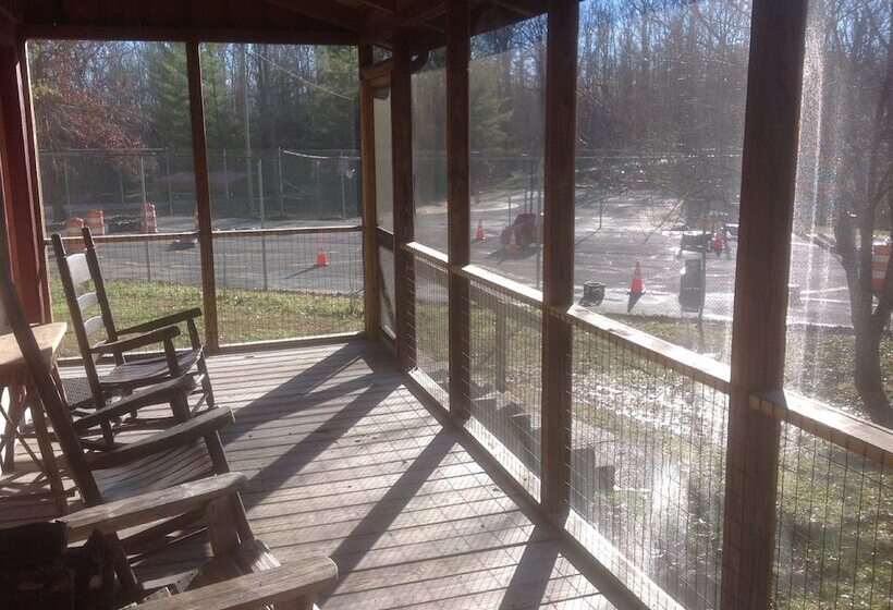 غرفة قياسية, The Smoke House Lodge