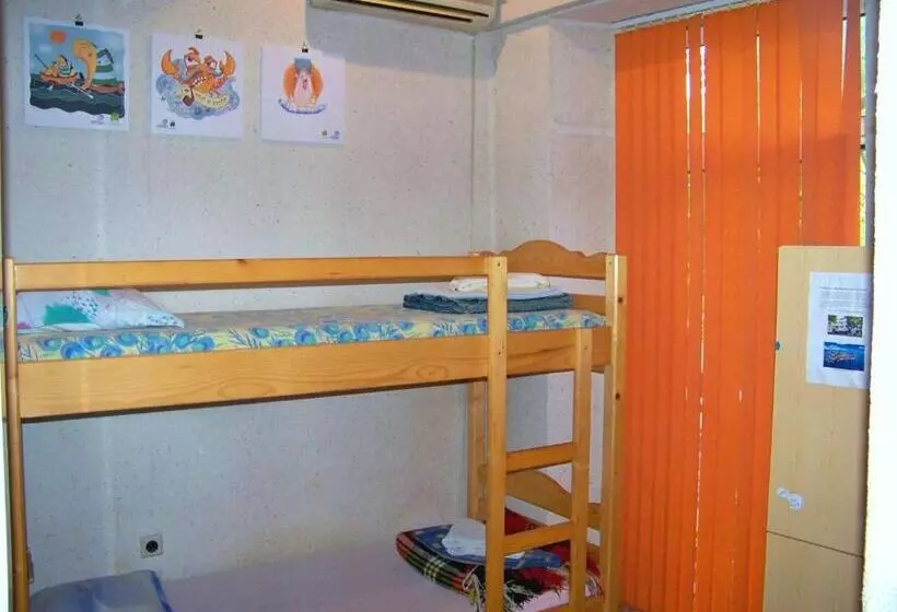 ルームシェアのワンベッド, Yo Ho Hostel