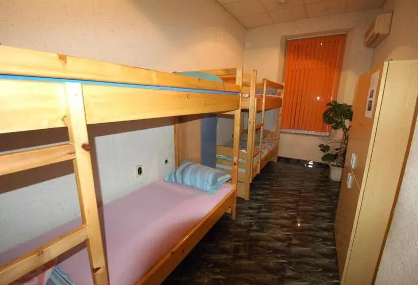 ルームシェアのワンベッド, Yo Ho Hostel