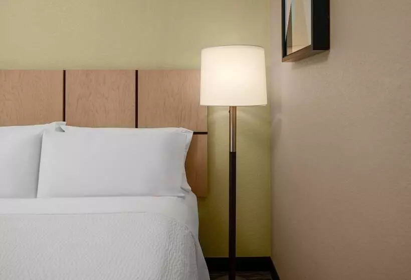 スタンダードスタジオ, Candlewood Suites Turlock, An Ihg