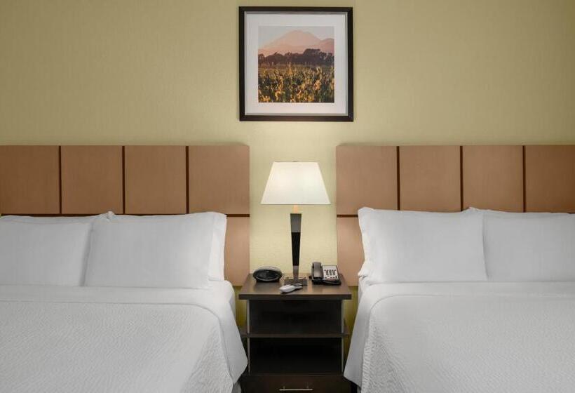 Студия Стандарт, Candlewood Suites Turlock, An Ihg