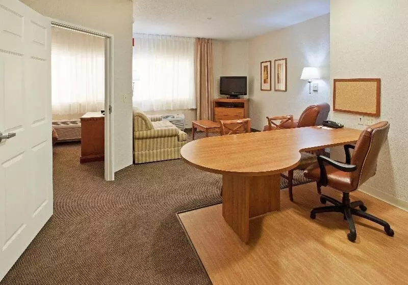 キングサイズベッドのスイートルーム, Candlewood Suites Turlock, An Ihg
