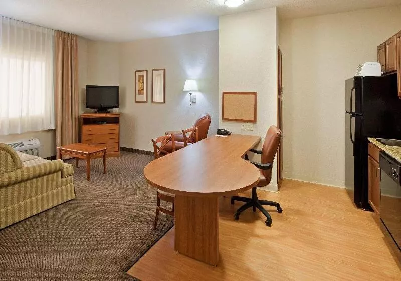 キングサイズベッドのスイートルーム, Candlewood Suites Turlock, An Ihg