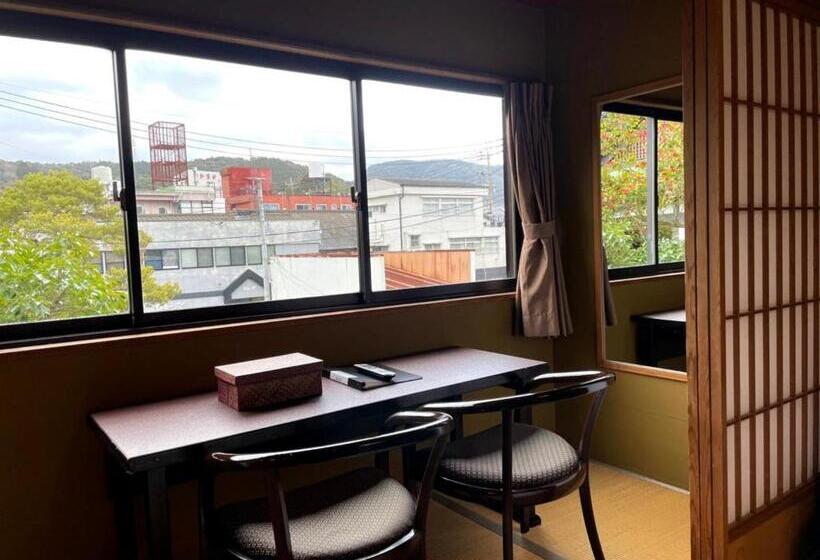 غرفة قياسية حمام مشترك, Kyotoya